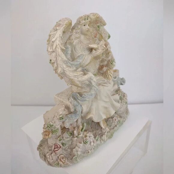 Angel Figurine in Rose Garden Resin - Picture 3 of 15